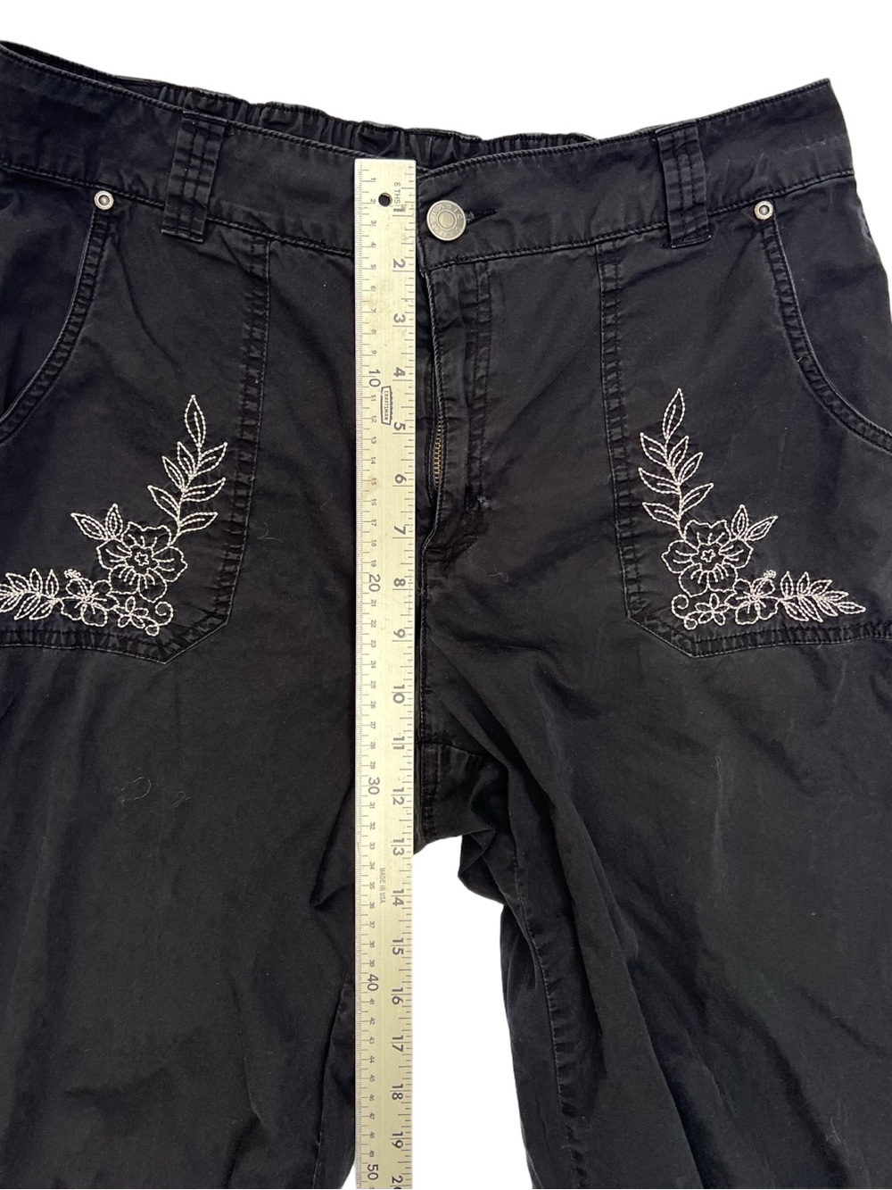 Basic Edition Embroidered Capris Size Large - Picture 4 of 7